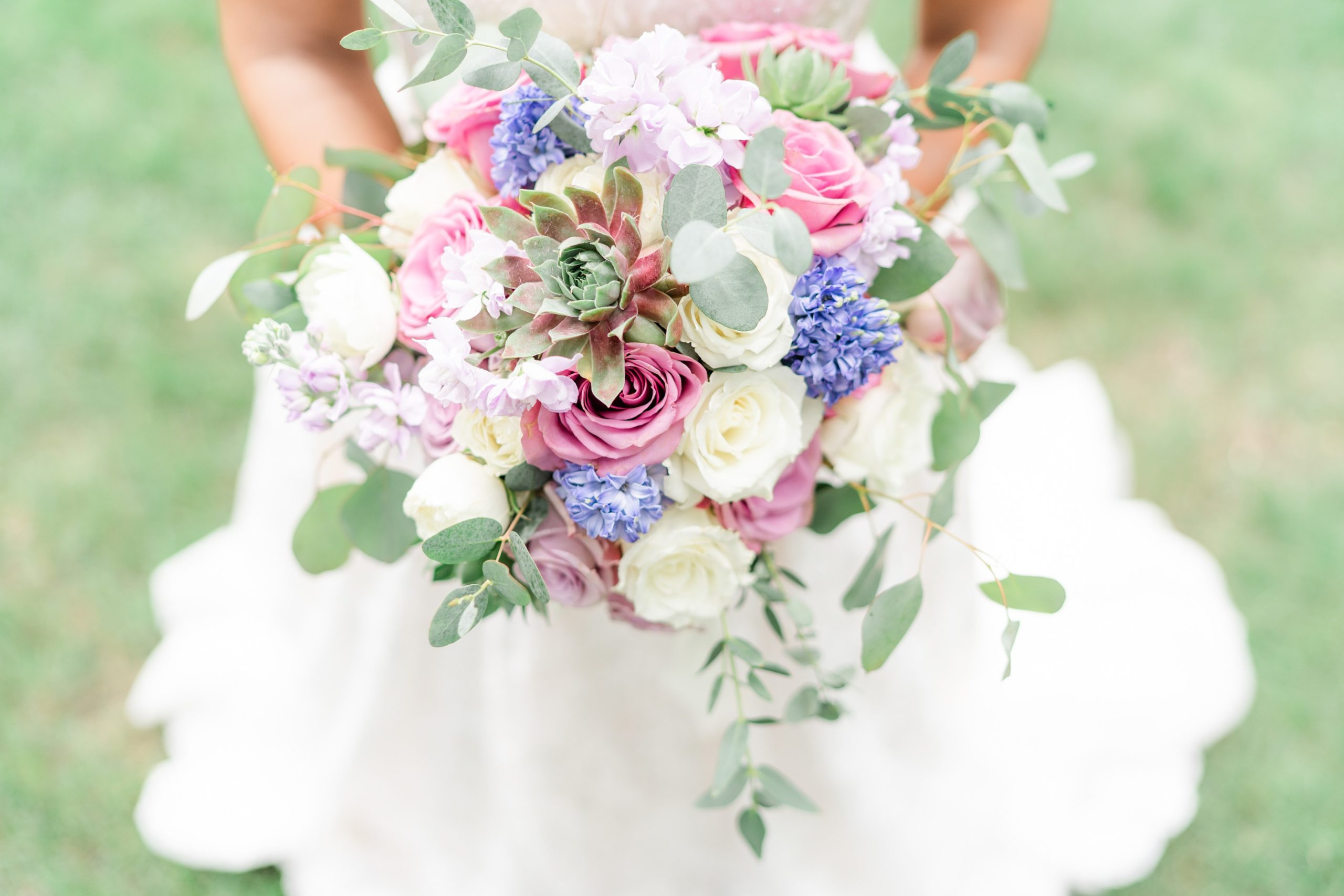 Best Wedding Photographer Minnesota Purple and cream bouquet