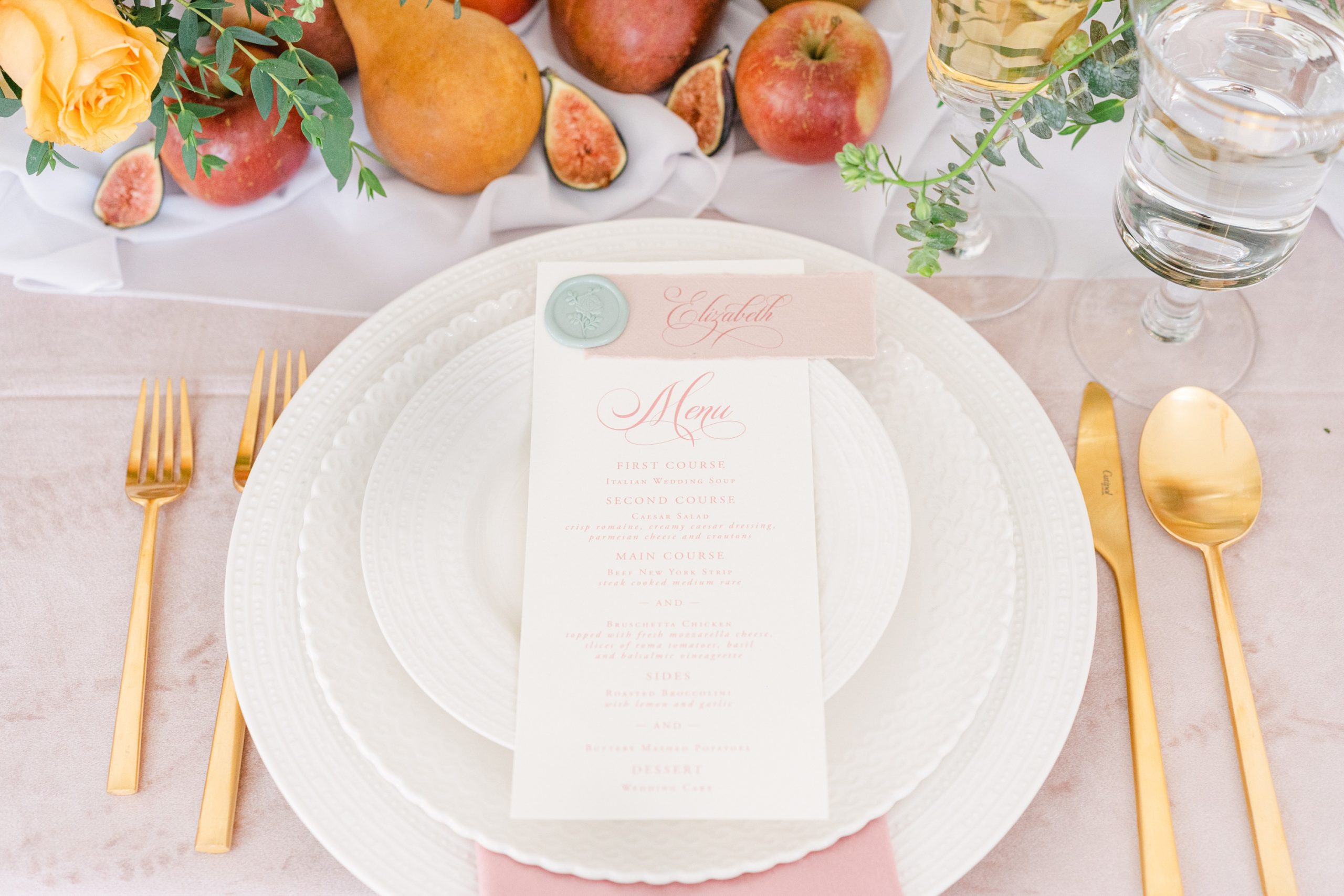 Spring-wedding-inspiration-tablescape-reception-place-setting