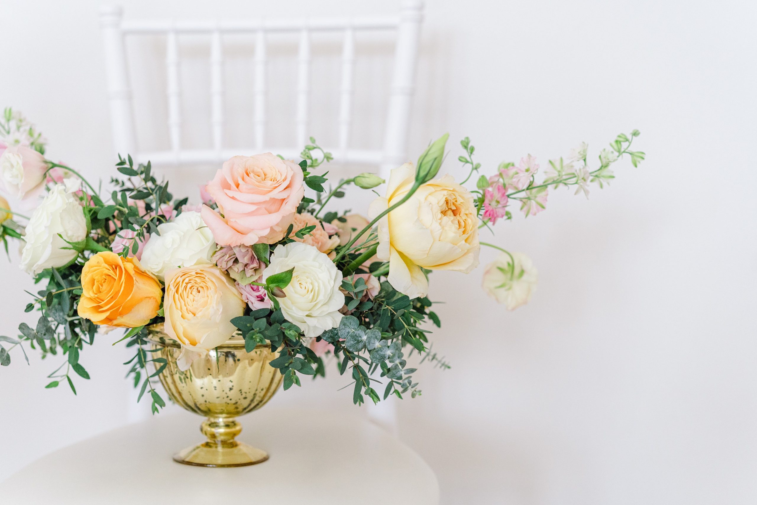 Spring-wedding-inspiration-tablescape-reception-florals