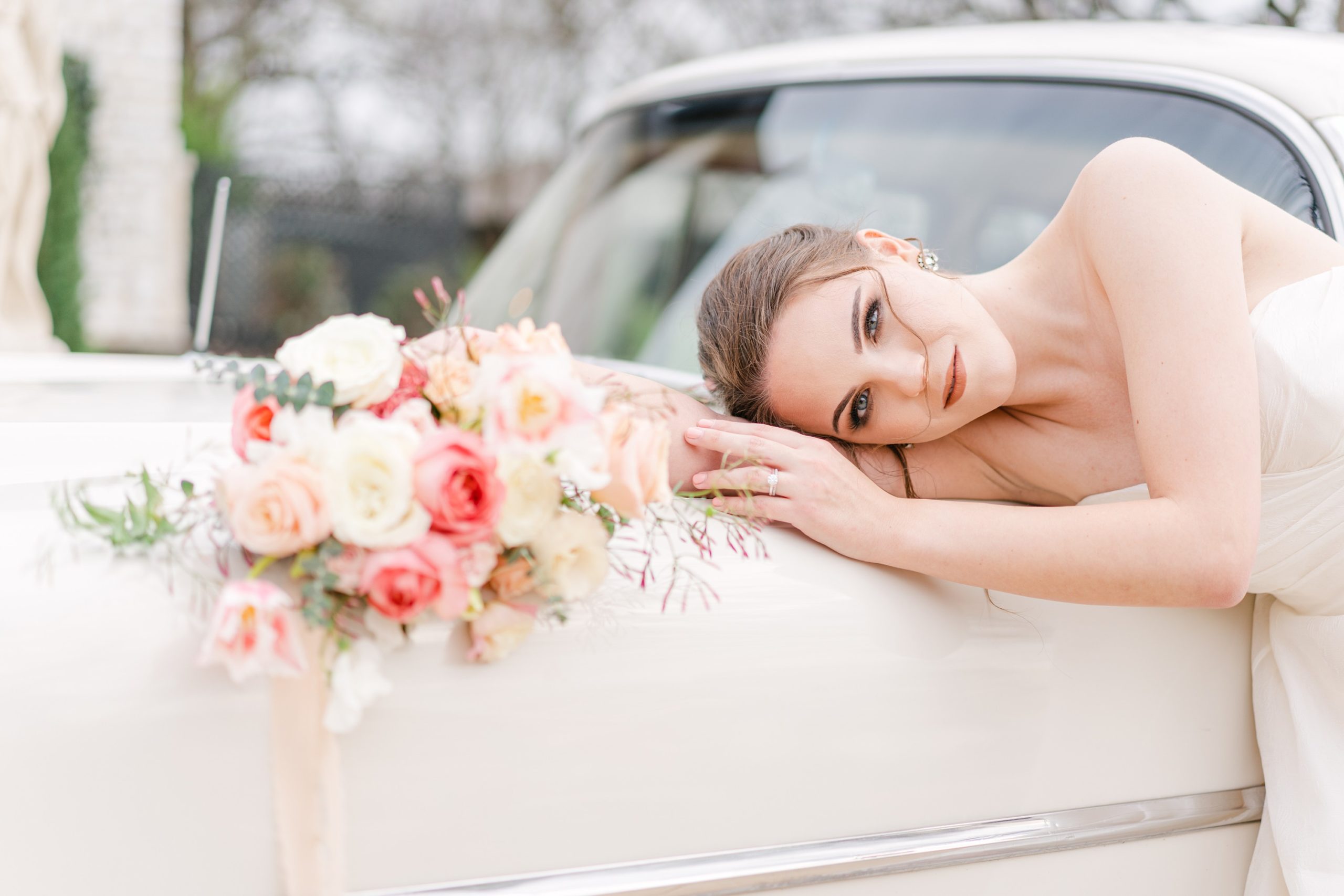 Bride-with-bouquet-and-vintage-car