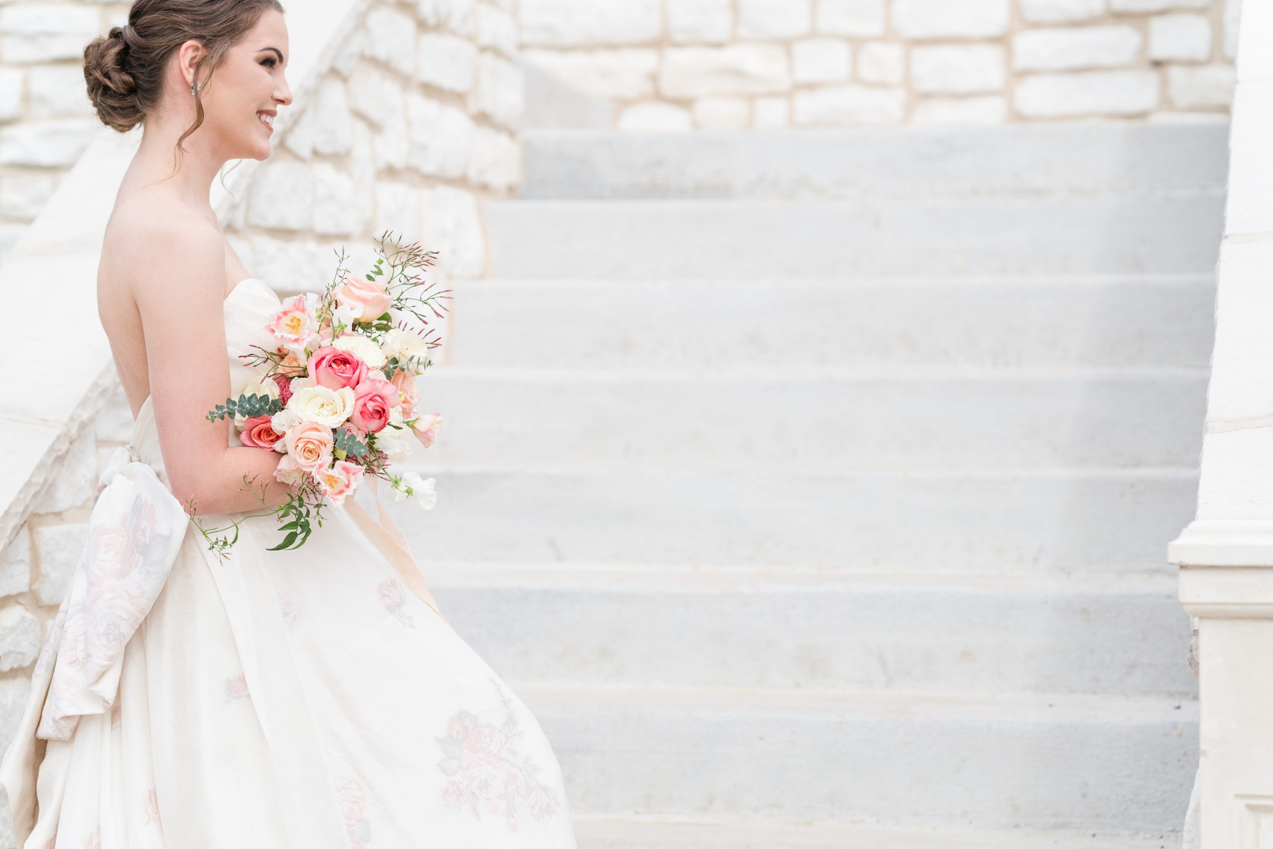 Spring-wedding-inspiration-bride-with-bouquet