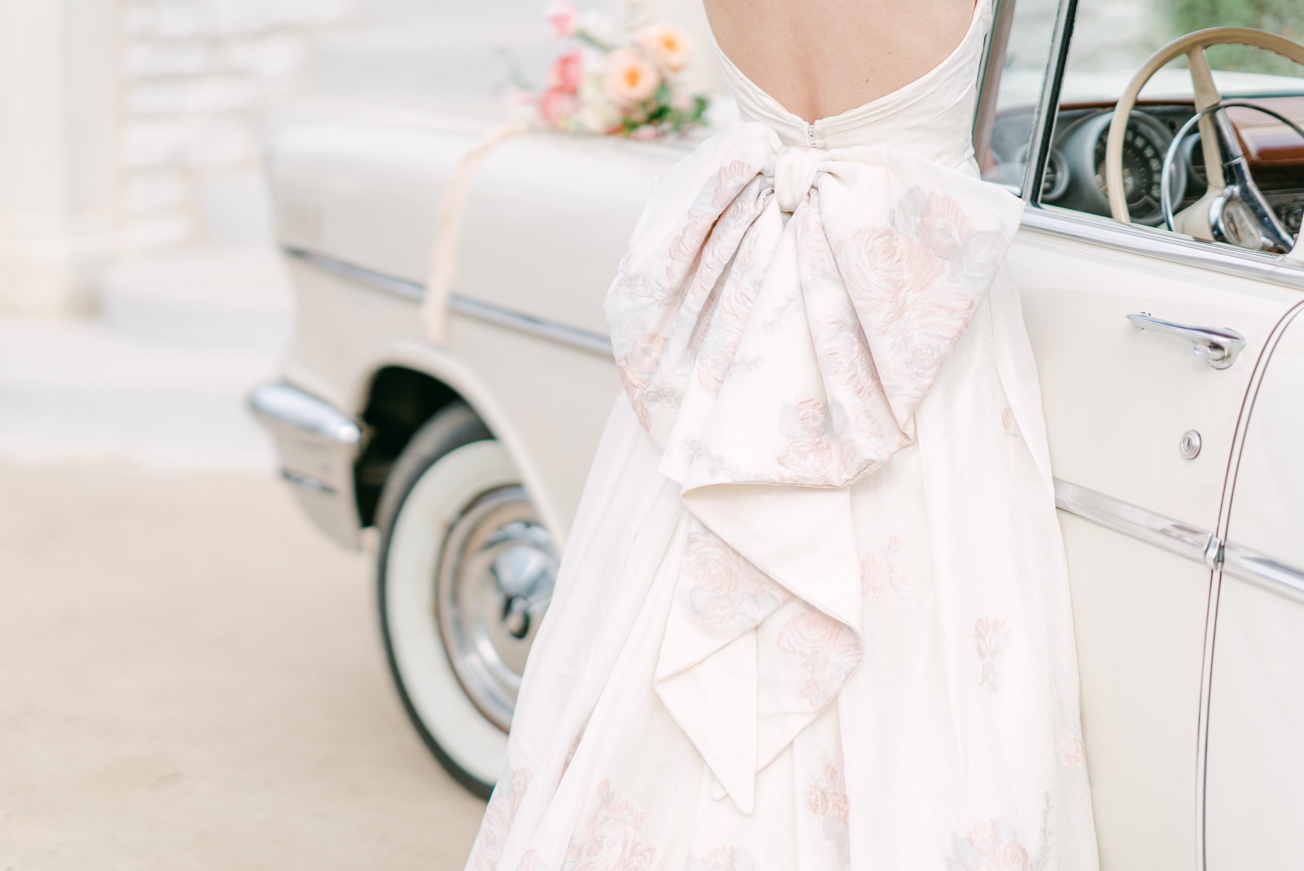 Spring-wedding-inspiration-bride-with-bouquet-vintage-car