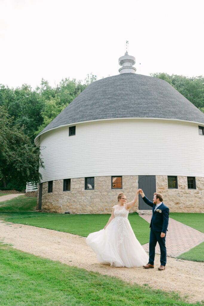 Round Barn Farm Wedding Red Wing Minnesota